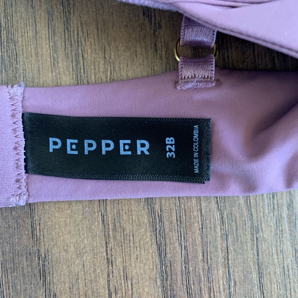 SOLD Pepper Bras 32B - Picture 2 of 4
